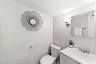 7686 Pinehurst Dr, Mentor on the Lake, OH 44060 - Photo 17