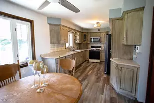 456 Sycamore Dr, Campbell, OH 44405 - Photo 9