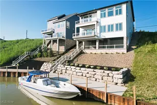 2048 Forest Dr, Eastlake, OH 44095 - Photo 3