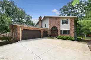 2301 W Royalton Rd, Grandview Heights, OH 44147 - Photo 1