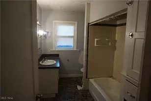 881 Stoner St, Akron, OH 44320 - Photo 9