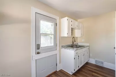 567 E Cuyahoga Falls Avenue, Akron, OH 44310 - Photo 23