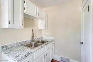 567 E Cuyahoga Falls Ave, Akron, OH 44310 - Photo 25