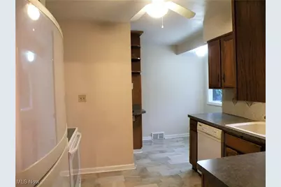 21216 N Park Drive, Fairview Park, OH 44126 - Photo 3