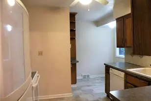 21216 N Park Dr, Fairview Park, OH 44126 - Photo 3