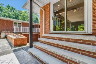 8001 Robin Ln, Brecksville, OH 44141 - Photo 5