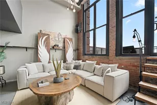 1133 W 9th St, Loveland, OH 44113 - Photo 7