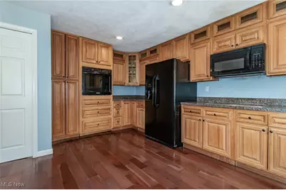 9723 Thwing Road, Chardon, OH 44024 - Photo 5