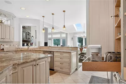 18100 Hawksmoor Way, Chagrin Falls, OH 44023 - Photo 13