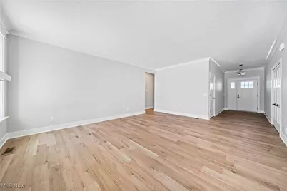 1572 Championship Circle SE, Massillon, OH 44646 - Photo 3