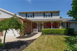 2709 Country Squire St NW, Uniontown, OH 44685 - Photo 3