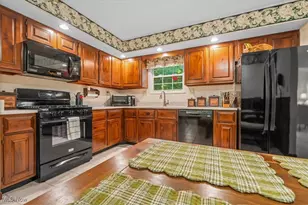 1806 Pennsylvania Ave, Belpre, OH 45714 - Photo 21