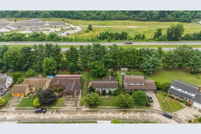 1806 Pennsylvania Avenue, Belpre, OH 45714 - Photo 3