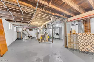 915 Helmsdale Rd, Loveland, OH 44112 - Photo 15