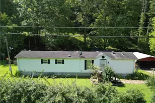 422 Sand Ridge Rd, Millstone, WV 25261 - Photo 3