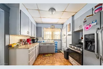 140 W Summit Street, Alliance, OH 44601 - Photo 9