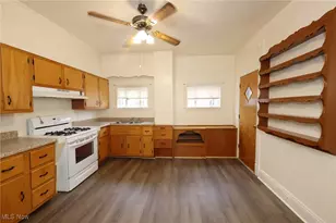 908 Phoenix Ave, Chester, WV 26034 - Photo 9