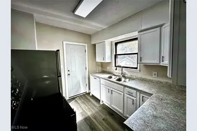 1103 Sawyer Avenue, Akron, OH 44310 - Photo 5