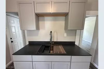 813 W 17th Street, Lorain, OH 44052 - Photo 5