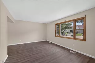 30317 Thomas St, Willowick, OH 44095 - Photo 15