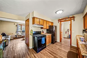 30317 Thomas St, Willowick, OH 44095 - Photo 9