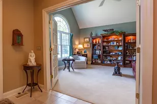 95 Nantucket Ct, Bratenahl, OH 44108 - Photo 3