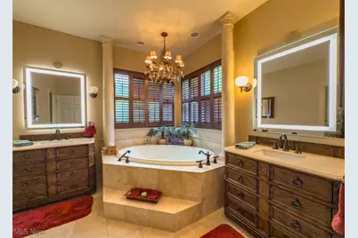 95 Nantucket Court, Bratenahl, OH 44108 - Photo 25