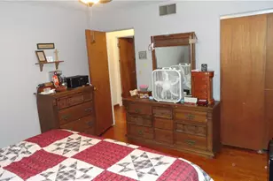 136 McHendry St, Weirton, WV 26062 - Photo 17