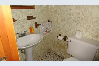 136 McHendry Street, Weirton, WV 26062 - Photo 19