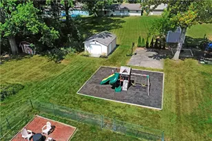 642 Oakridge Dr, Youngstown, OH 44512 - Photo 3