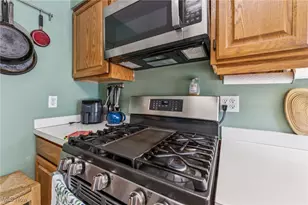 1899 Edwards Dr, Akron, OH 44306 - Photo 9