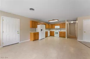 405 Orchard Dr, Leetonia, OH 44431 - Photo 9