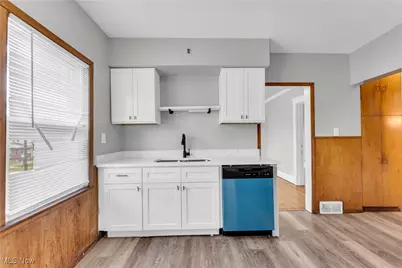 18715 Mohawk Avenue, Loveland, OH 44119 - Photo 11