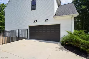 7754 Bainbridge Rd, Chagrin Falls, OH 44023 - Photo 5