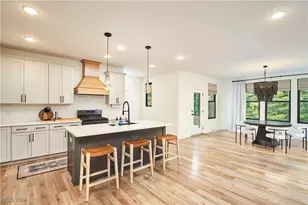 7754 Bainbridge Rd, Chagrin Falls, OH 44023 - Photo 11