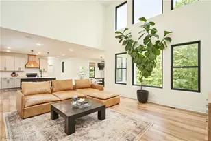 7754 Bainbridge Rd, Chagrin Falls, OH 44023 - Photo 15