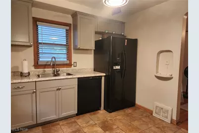 440 E 271st Street, Euclid, OH 44132 - Photo 7