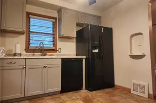 440 E 271st St, Euclid, OH 44132 - Photo 9