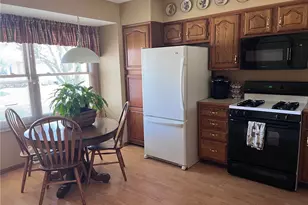 121 Oakley Green Dr, Elyria, OH 44035 - Photo 5