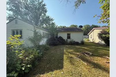 815 S Nearing Circle, Geneva, OH 44041 - Photo 3