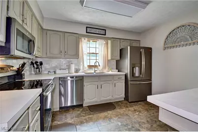 247 Kent Circle NE, New Philadelphia, OH 44663 - Photo 9