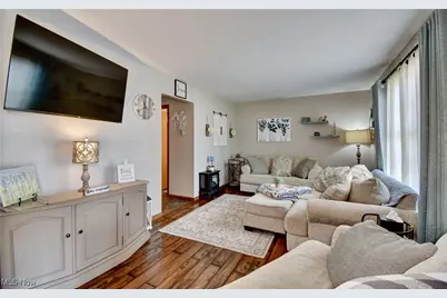 247 Kent Circle NE, New Philadelphia, OH 44663 - Photo 5