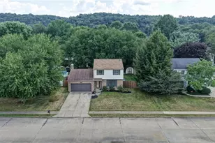 247 Kent Cir NE, New Philadelphia, OH 44663 - Photo 3