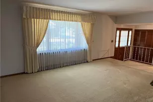 1354 Independence Cir SE, New Philadelphia, OH 44663 - Photo 3