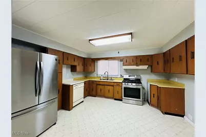 1329 East Street, Follansbee, WV 26037 - Photo 7