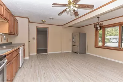 18066 Hillcrest Drive, Lake Milton, OH 44429 - Photo 5