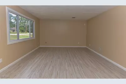 18066 Hillcrest Drive, Lake Milton, OH 44429 - Photo 3