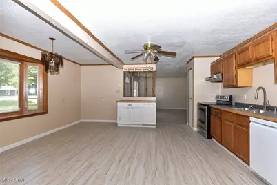 18066 Hillcrest Drive, Lake Milton, OH 44429 - Photo 7