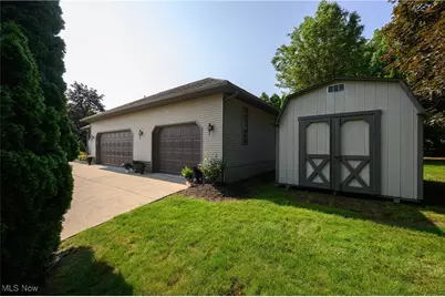 986 S Azalea Boulevard, Barberton, OH 44203 - Photo 9