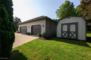 986 S Azalea Blvd, Barberton, OH 44203 - Photo 9